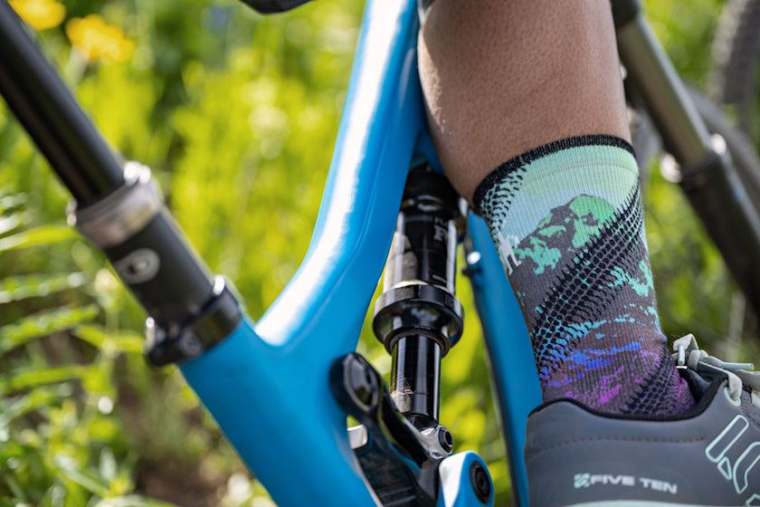 Smartwool Women's Cycle Zero Cushion Mountain Print Crew Socks | Meadow Mauve