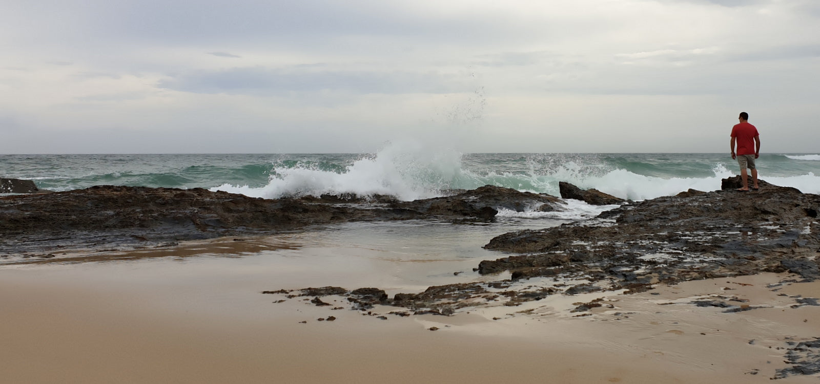 Vigilante_Tee_Shorts_and_Olukai_thongs