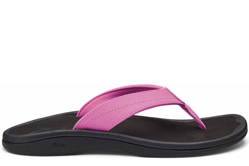 OluKai Women&#39;s ‘Ohana Flip Flops | Dragon Fruit Black