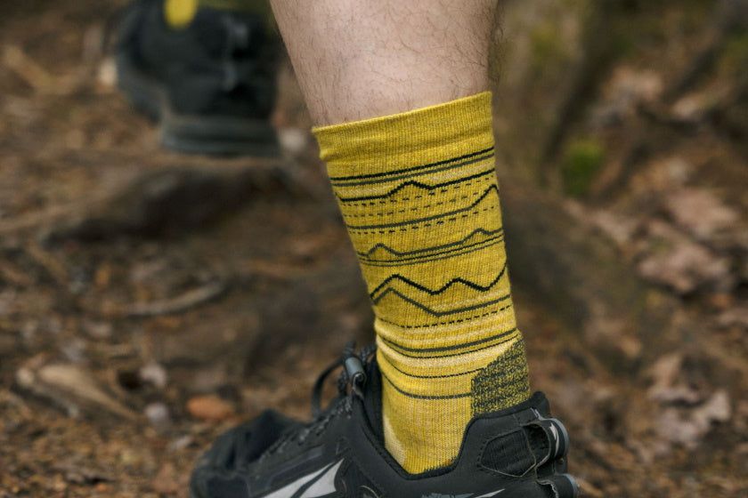 Smartwool Hike Light Cushion Mountain Range Pattern Crew Socks  | Honey Gold
